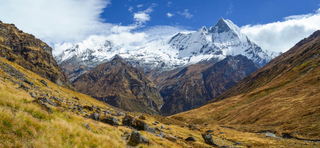 The view from the trail, with the peaks of (from left to right) Gandharwa Chuli (6,248 m) and Machhapuchhre (6,997 m).